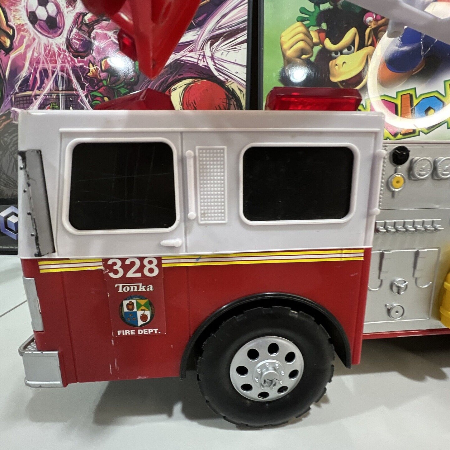 2009 TONKA FIRETRUCK 328 HSABRO WITH WORKING LIGHTS AND SOUNDS ROTATING LADDER