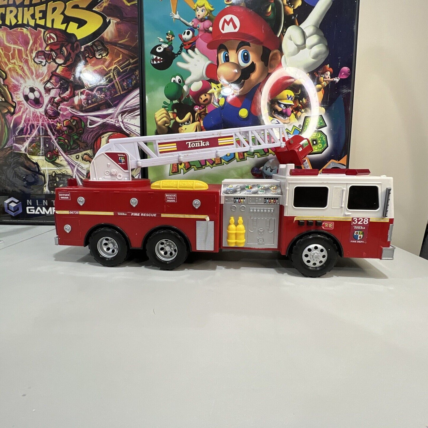 2009 TONKA FIRETRUCK 328 HSABRO WITH WORKING LIGHTS AND SOUNDS ROTATING LADDER