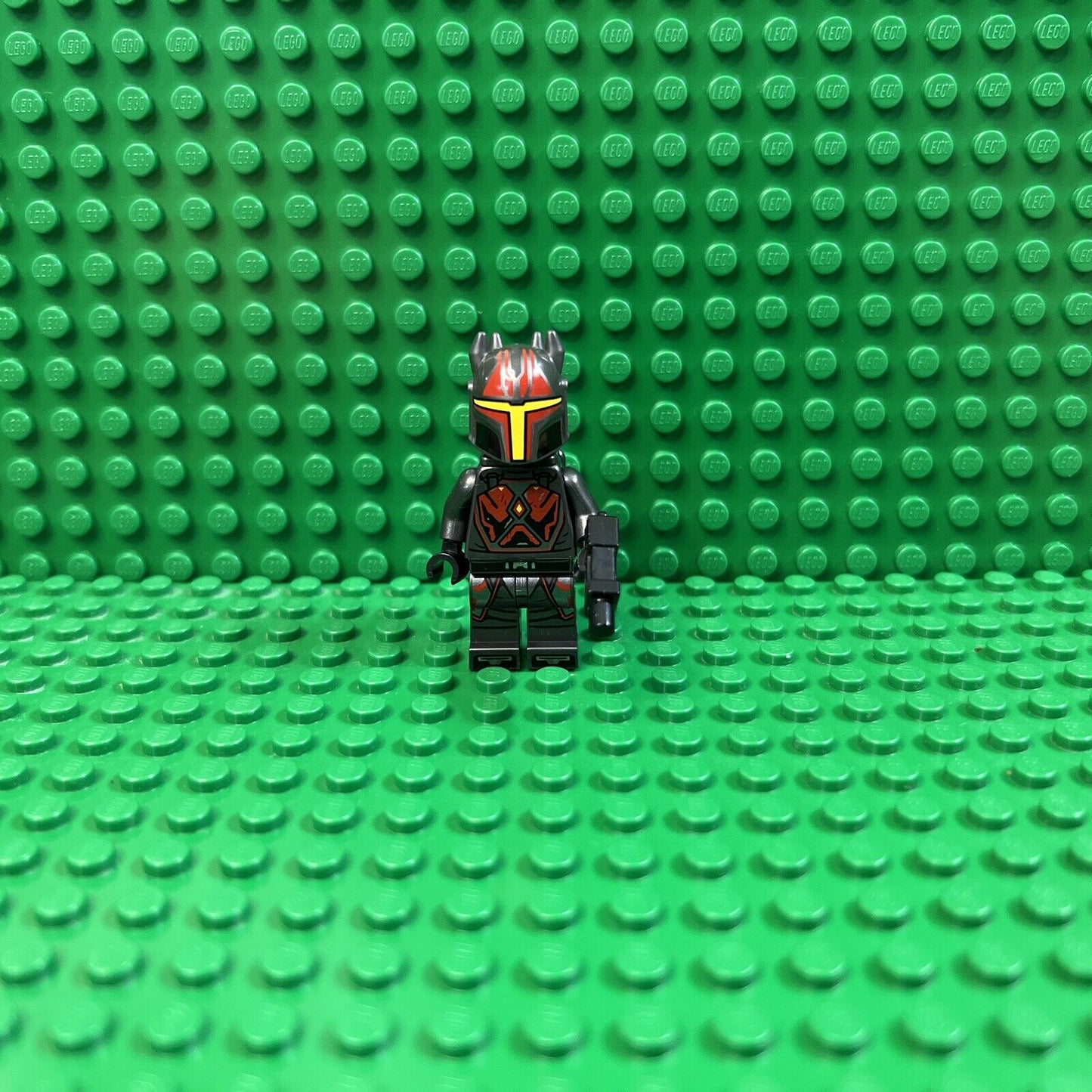 LEGO Star Wars Gar Saxon Minifigure (from set 75316, Mandalorian Starfighter)