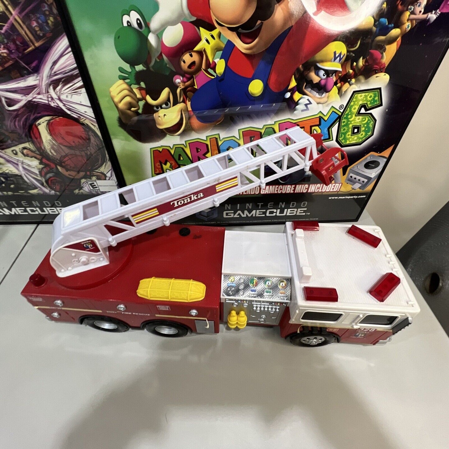 2009 TONKA FIRETRUCK 328 HSABRO WITH WORKING LIGHTS AND SOUNDS ROTATING LADDER