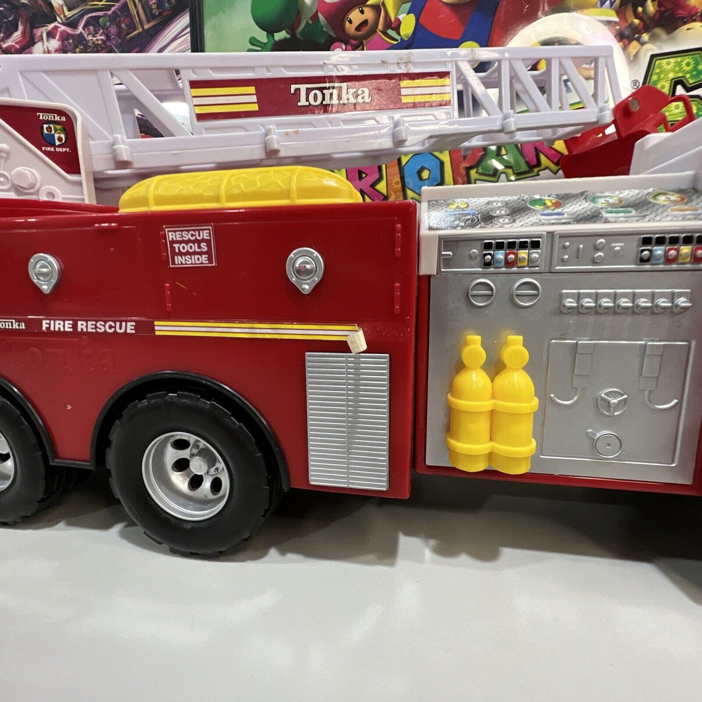 2009 TONKA FIRETRUCK 328 HSABRO WITH WORKING LIGHTS AND SOUNDS ROTATING LADDER