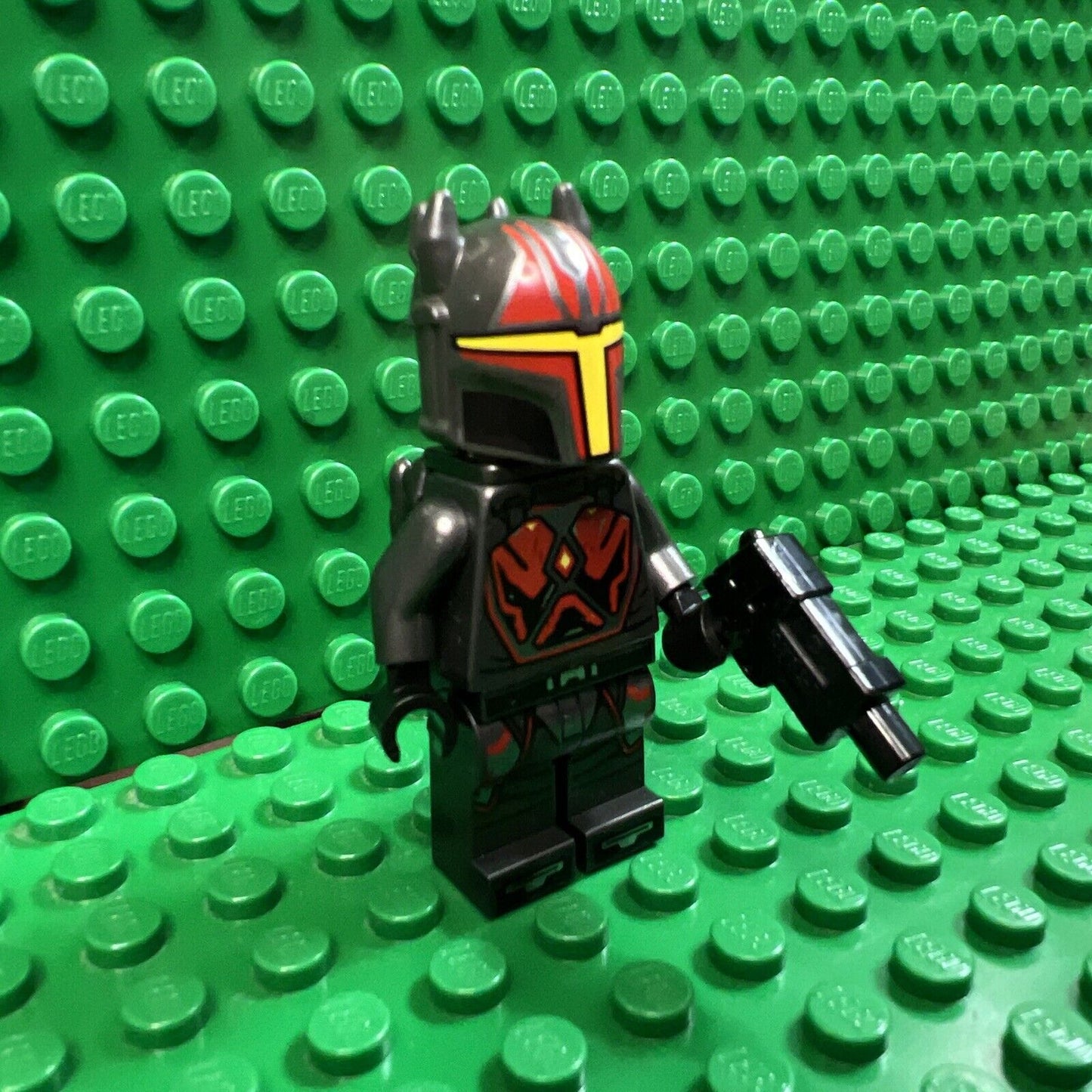 LEGO Star Wars Gar Saxon Minifigure (from set 75316, Mandalorian Starfighter)