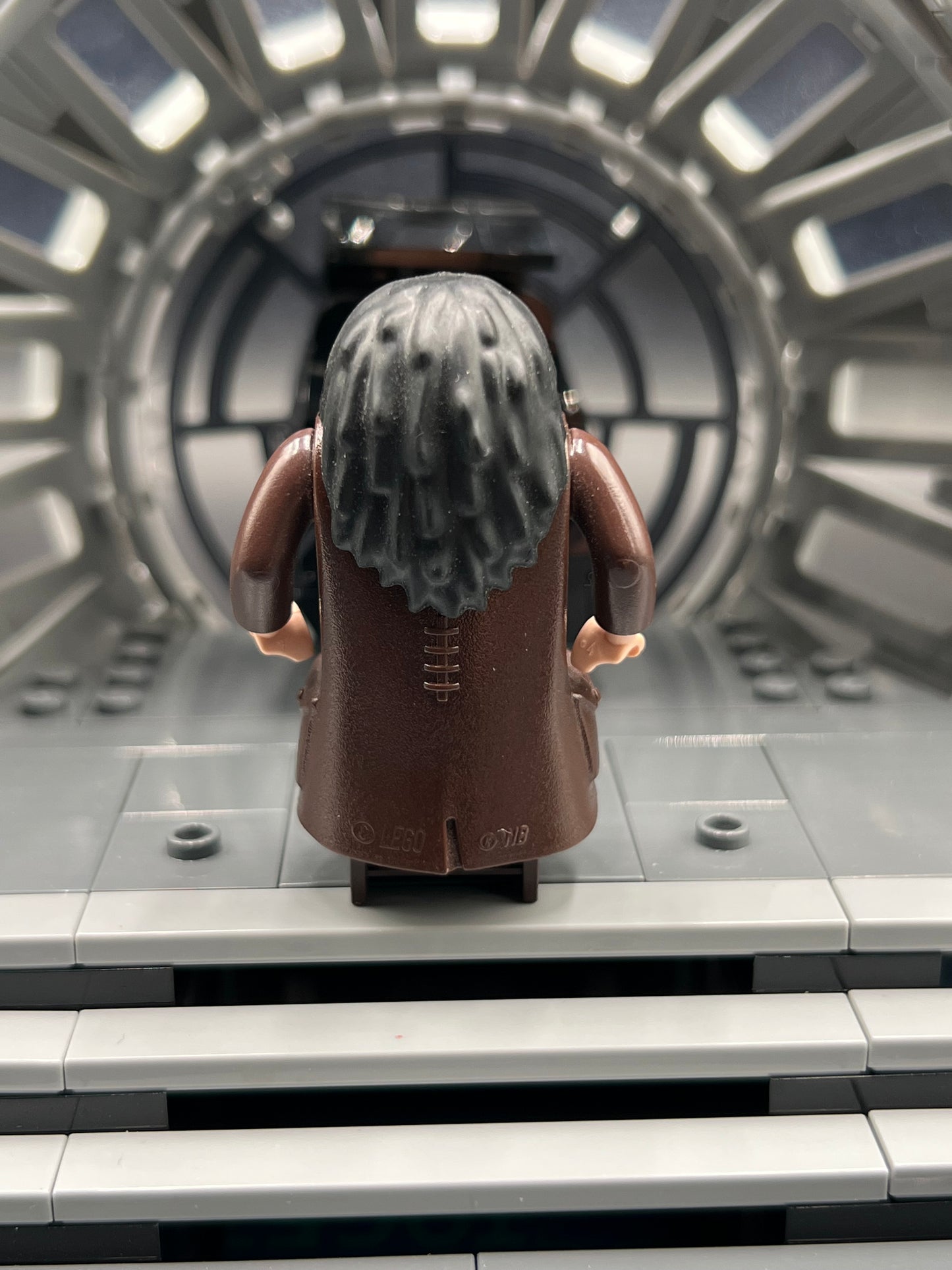 LEGO Harry Potter Rubeus Hagrid - Dark Brown Topcoat with Buttons (Light Nougat Version with Movable Hands) Item No: hp111 Set 4738