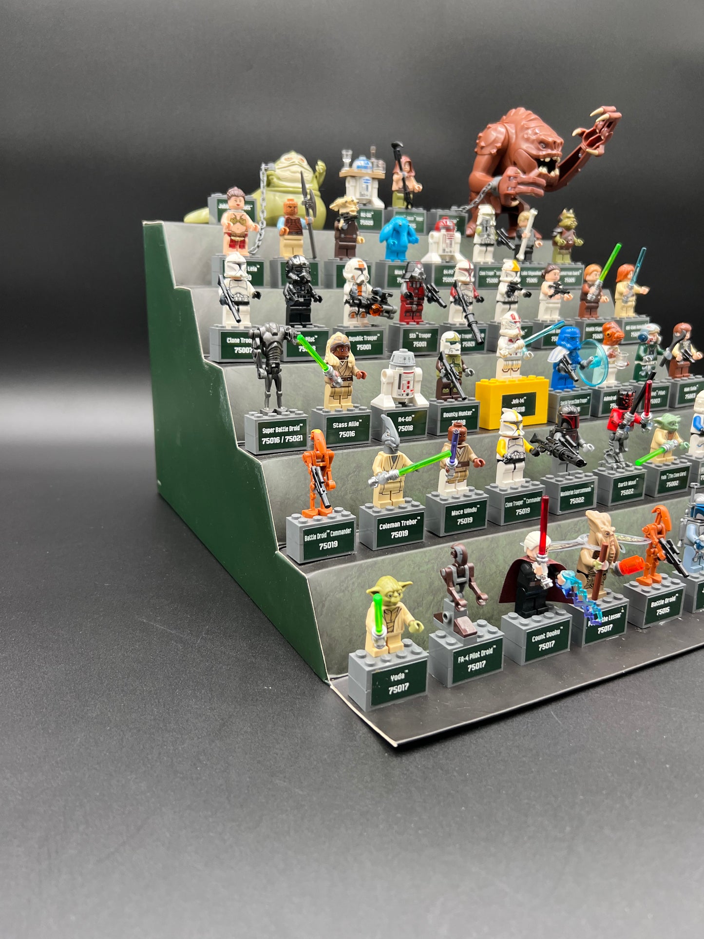 LEGO Star Wars Toys R Us Minifigure Half Display "The Yoda Chronicles"