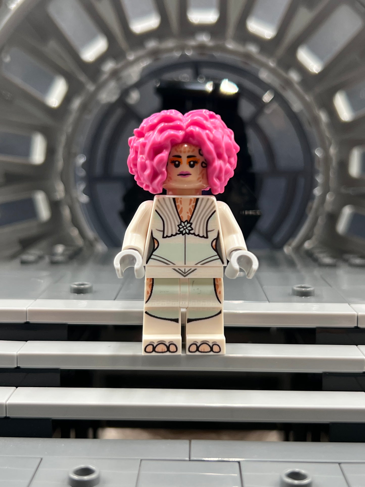 Theelin Dancer Item No: sw1194 LEGO Star Wars Minifigure Set 75326
