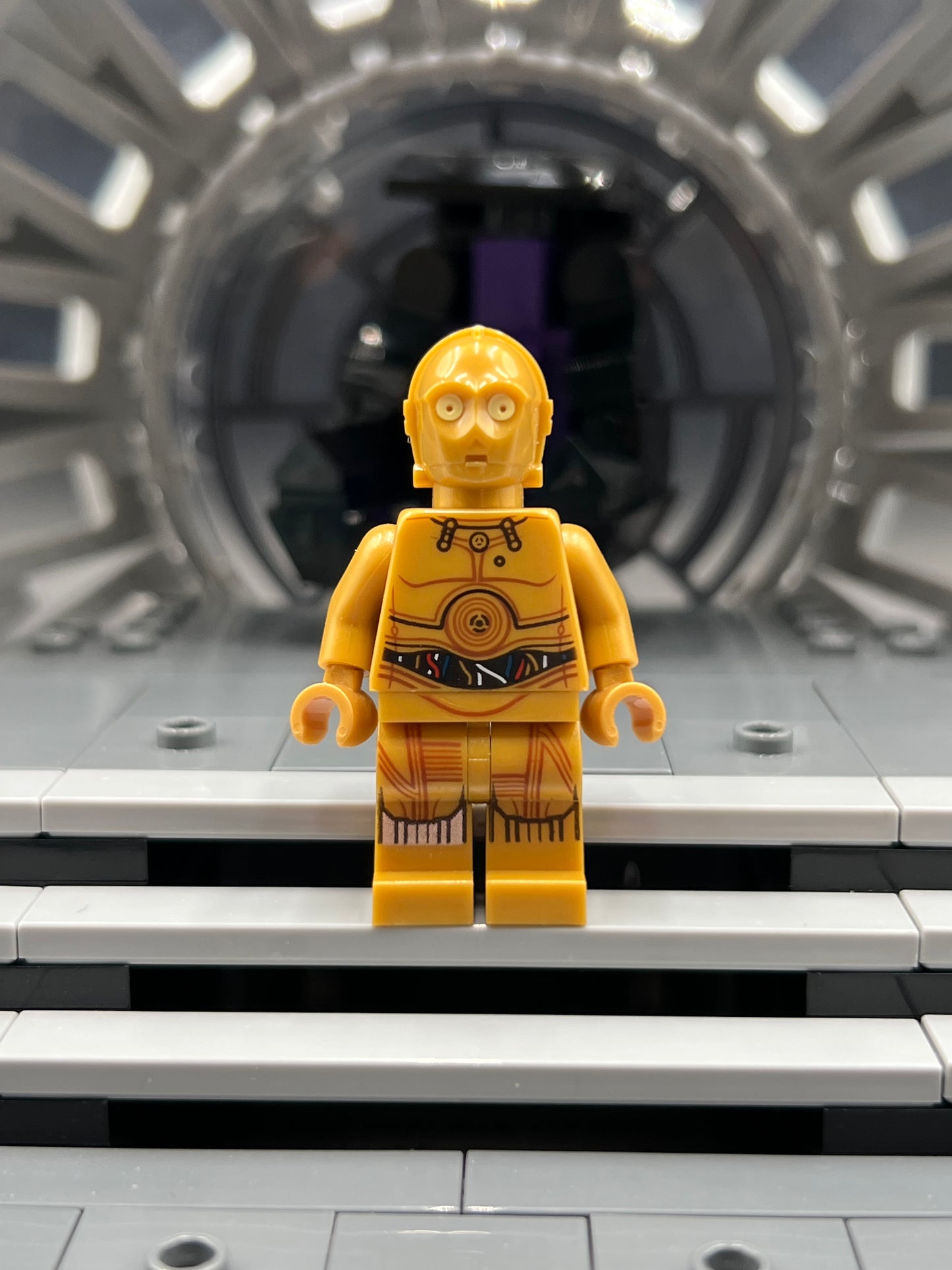 C-3PO - Colorful Wires, Printed Legs Item No: sw0700 LEGO Star Wars Minifigure Set 75257
