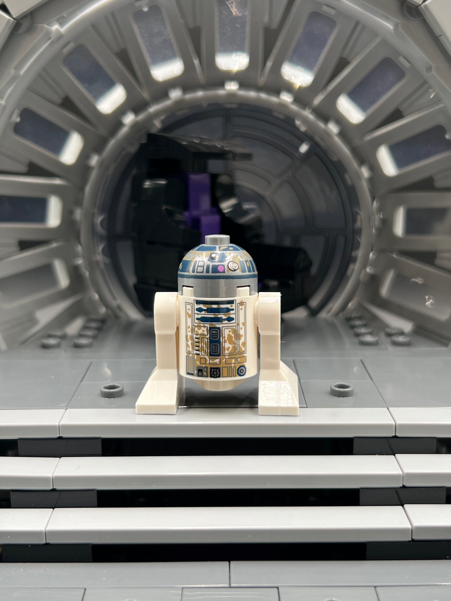 Astromech Droid, R2-D2, Dirt Stains on Front Item No: sw0908 LEGO Star Wars Minifigure Set 75208