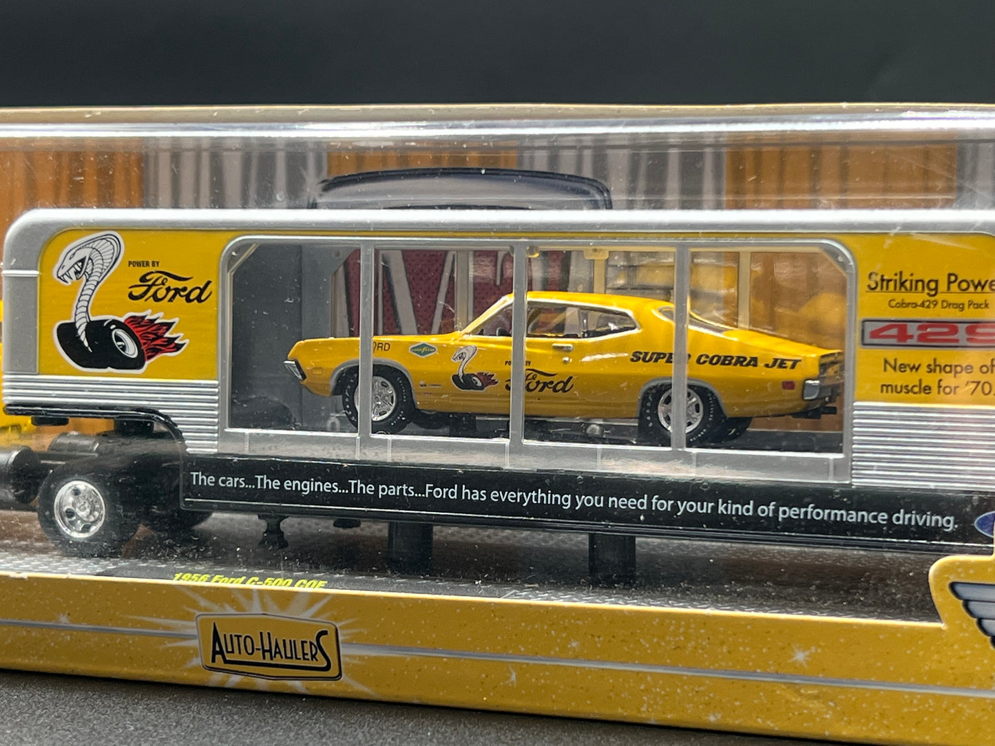 M2 Machines Premium Edition 1956 Ford C-500 COE % 1970 Ford Torino Cobra Auto Haulers 2006 01:64 Scale