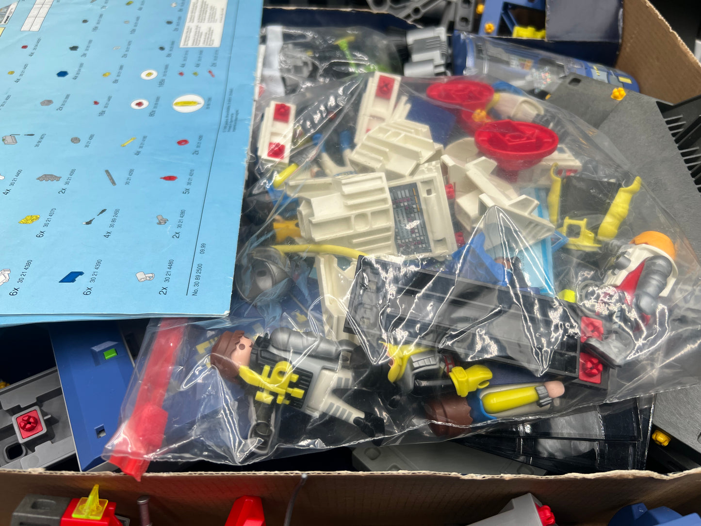 PLAYMOBIL 3079 SPACE STATION COMMANDER BASE USED 1999