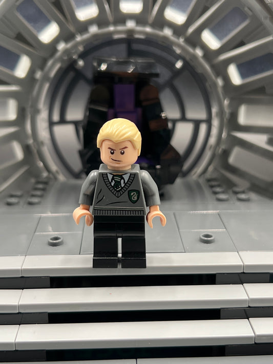 LEGO Harry Potter Draco Malfoy - Slytherin Stripe and Shield Torso, Black Legs Item No: hp115 Set 4841