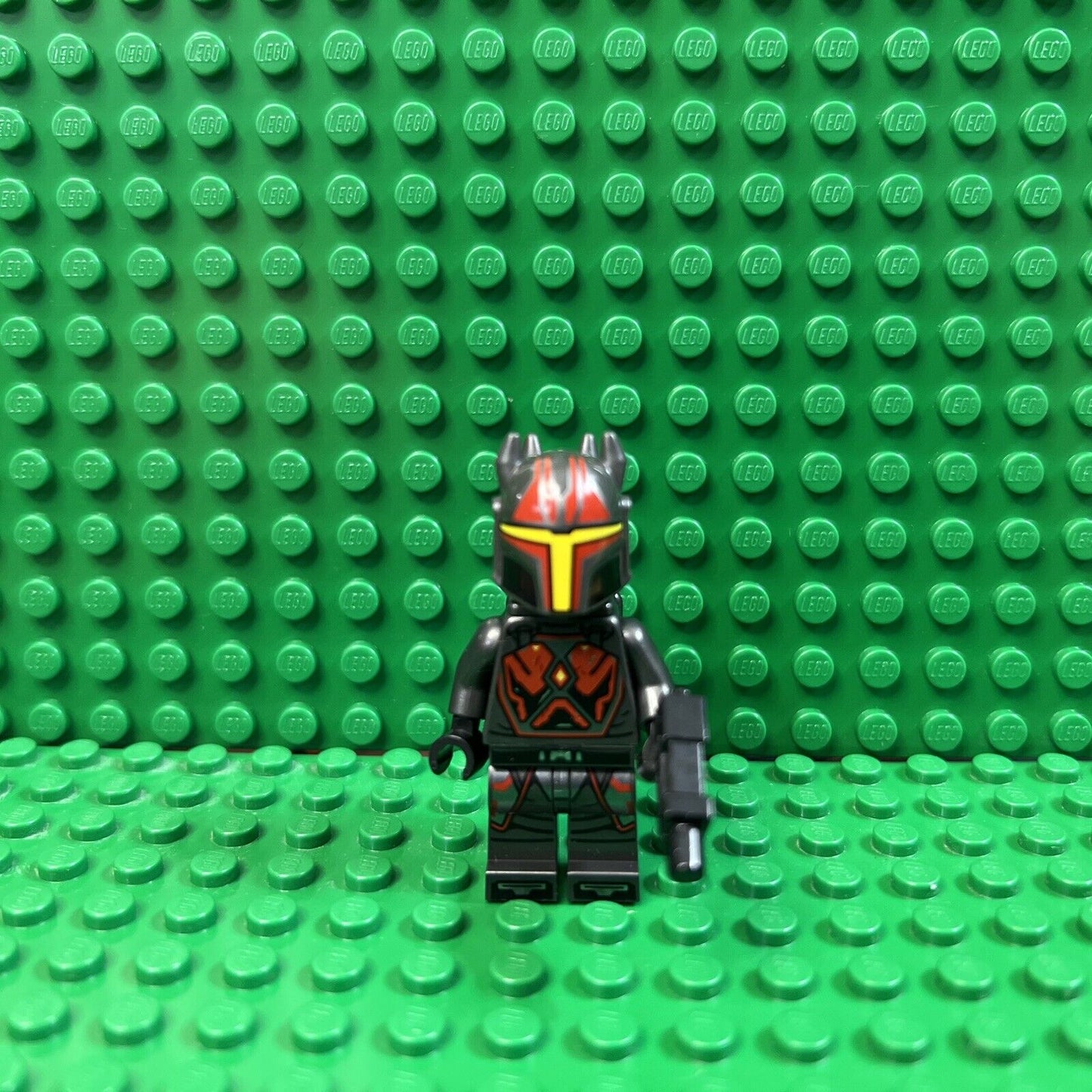 LEGO Star Wars Gar Saxon Minifigure (from set 75316, Mandalorian Starfighter)