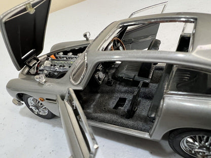 IN BOX Danbury Mint 1964 Aston Martin DB5 Saloon "JAMES BOND 007" 1:24 Car