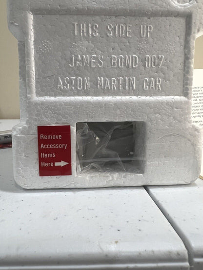 IN BOX Danbury Mint 1964 Aston Martin DB5 Saloon "JAMES BOND 007" 1:24 Car