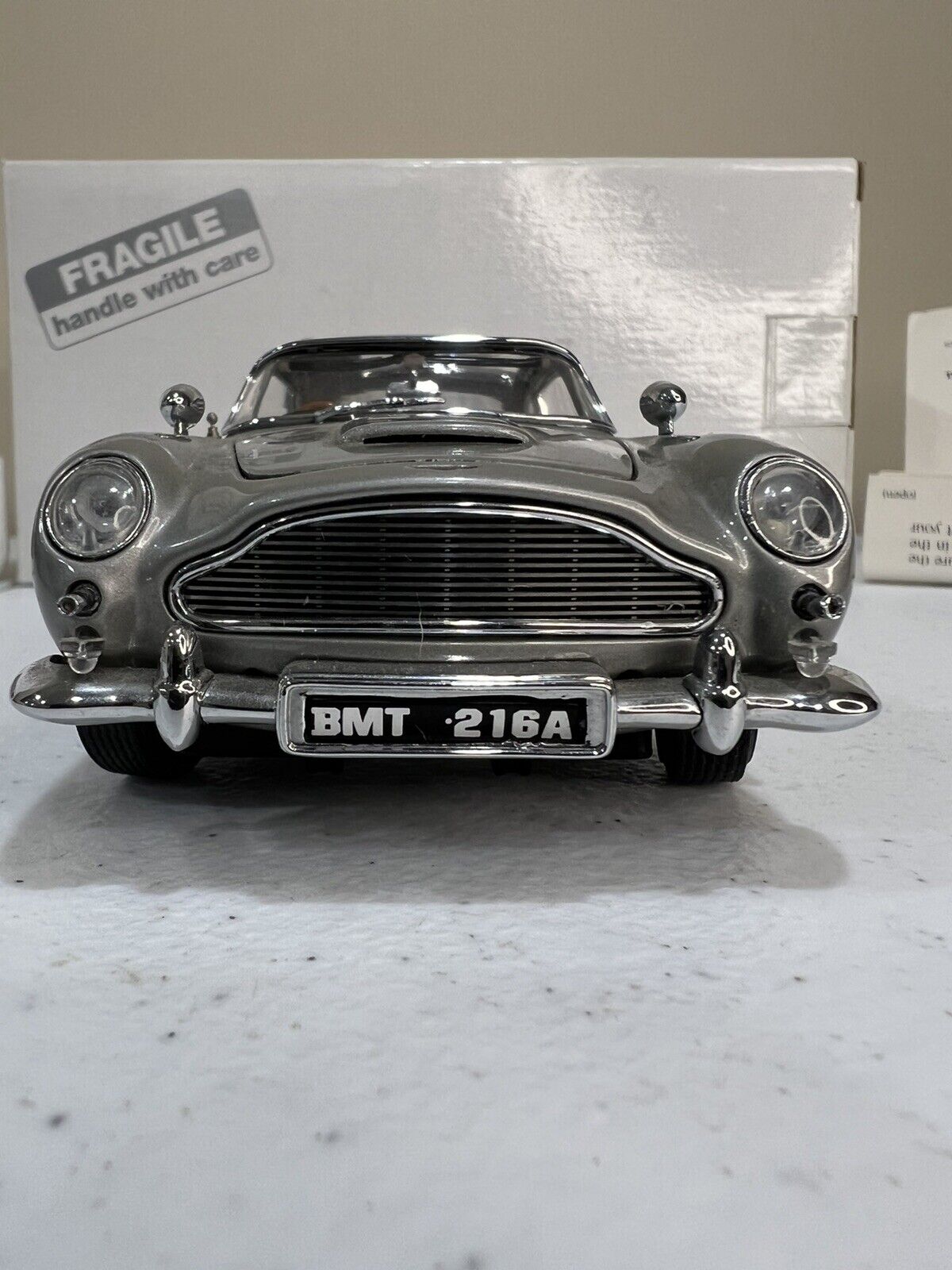 IN BOX Danbury Mint 1964 Aston Martin DB5 Saloon "JAMES BOND 007" 1:24 Car