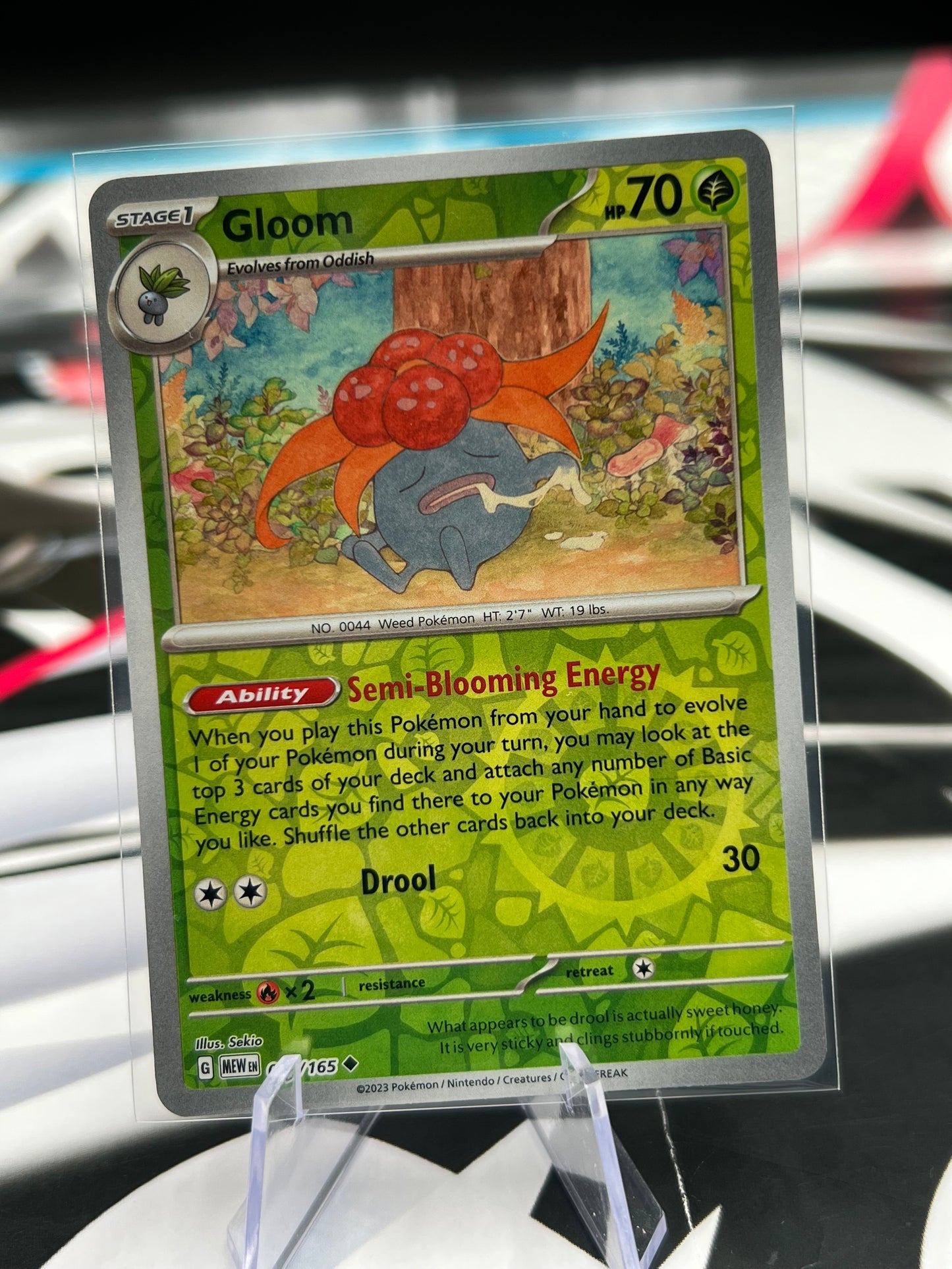 Gloom Reverse Holo 044/165 - SV: Scarlet & Violet 151 (MEW) Pokémon Card TCG