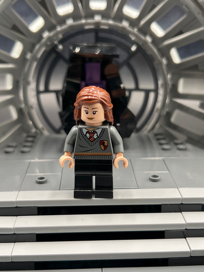 LEGO Harry Potter Hermione Granger - Gryffindor Stripe and Shield Torso, Black Legs Item No: hp095 Set 4738