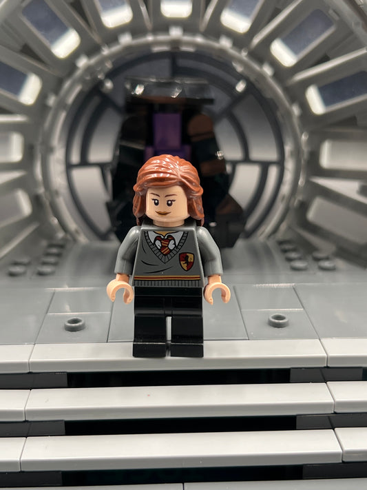 LEGO Harry Potter Hermione Granger - Gryffindor Stripe and Shield Torso, Black Legs Item No: hp095 Set 4738
