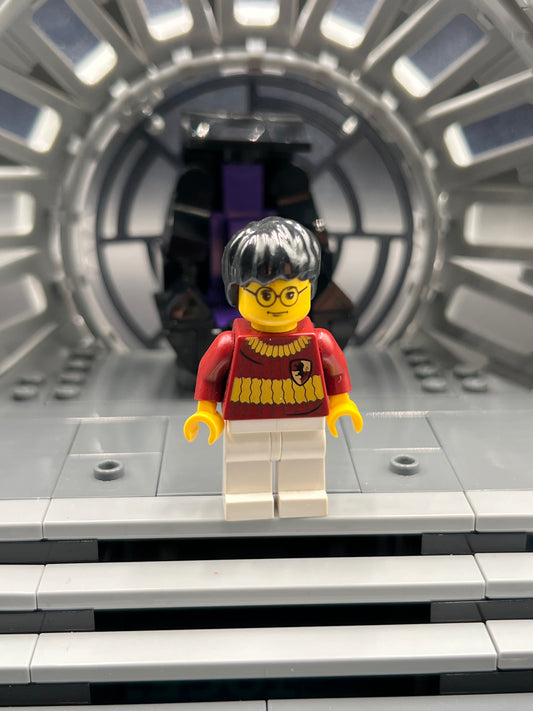 LEGO Harry Potter Harry Potter - Gryffindor Stripe and Shield Torso, Black Legs Item No: hp094 Set 4726