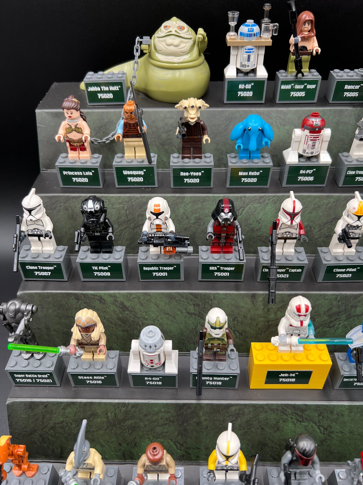 LEGO Star Wars Toys R Us Minifigure Half Display "The Yoda Chronicles"