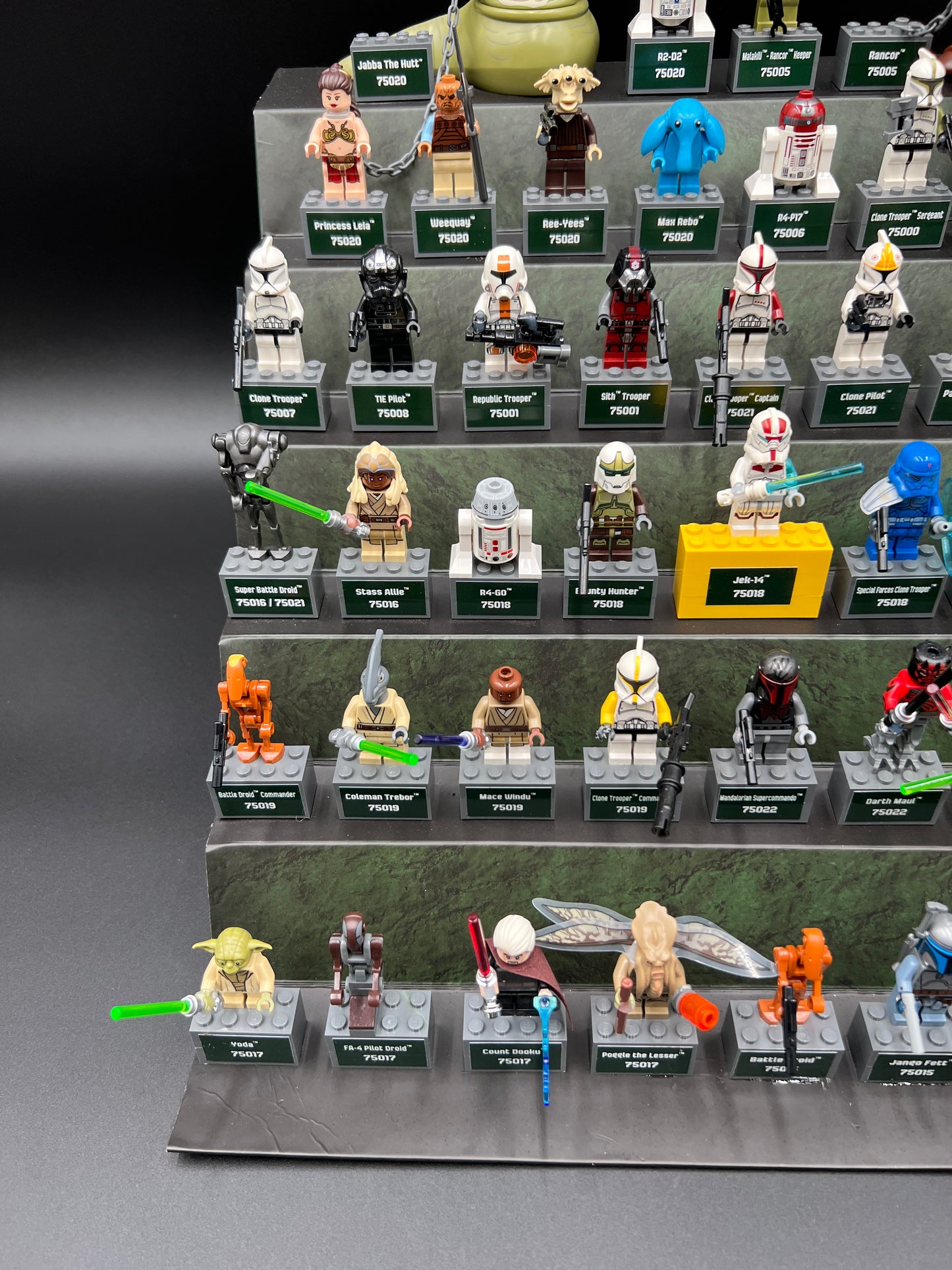 LEGO Star Wars Toys R Us Minifigure Half Display "The Yoda Chronicles"