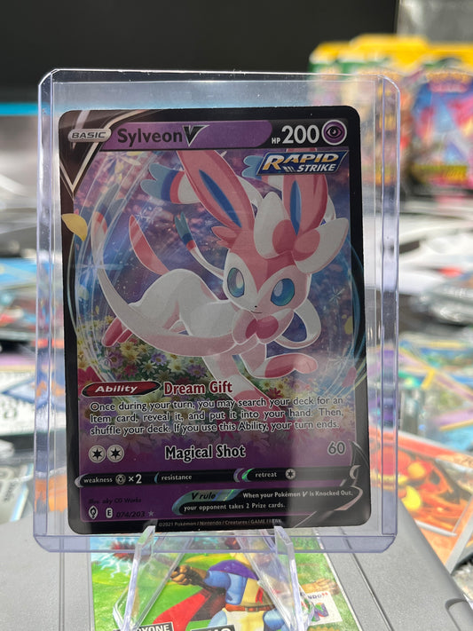 Sylveon V - 074/203 - SWSH07: Evolving Skies (SWSH07) Pokémon TCG