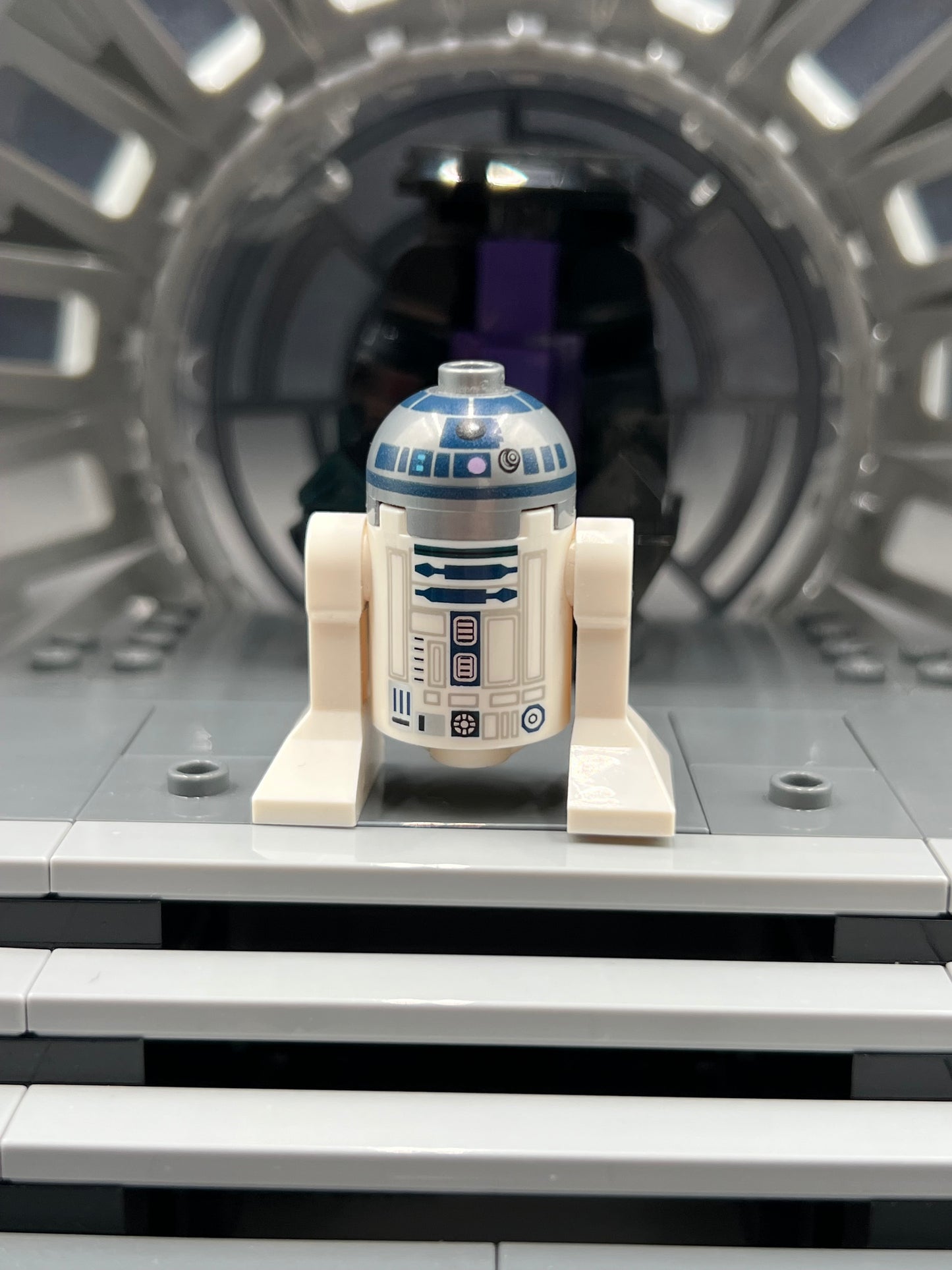 Astromech Droid, R2-D2 - Flat Silver Head, Lavender Dots and Small Receptor Item No: sw0527a LEGO Star Wars Minifigure Set 75257