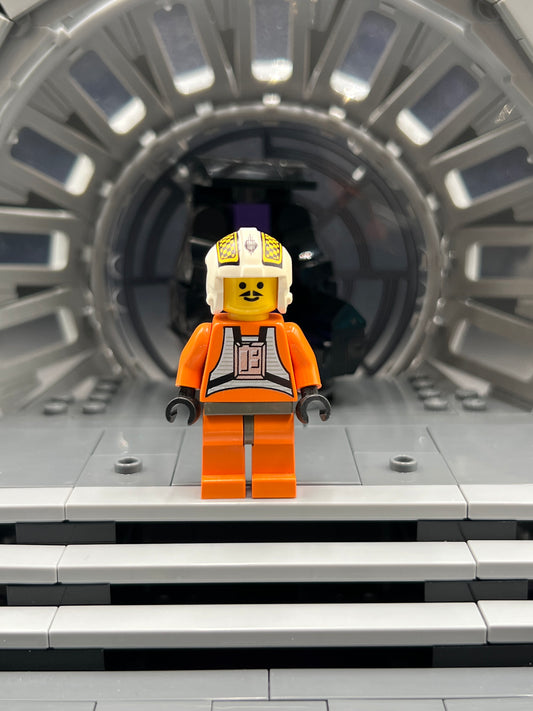 Biggs Darklighter - Yellow Head Item No: sw0009 LEGO Star Wars Minifigure Set 7140