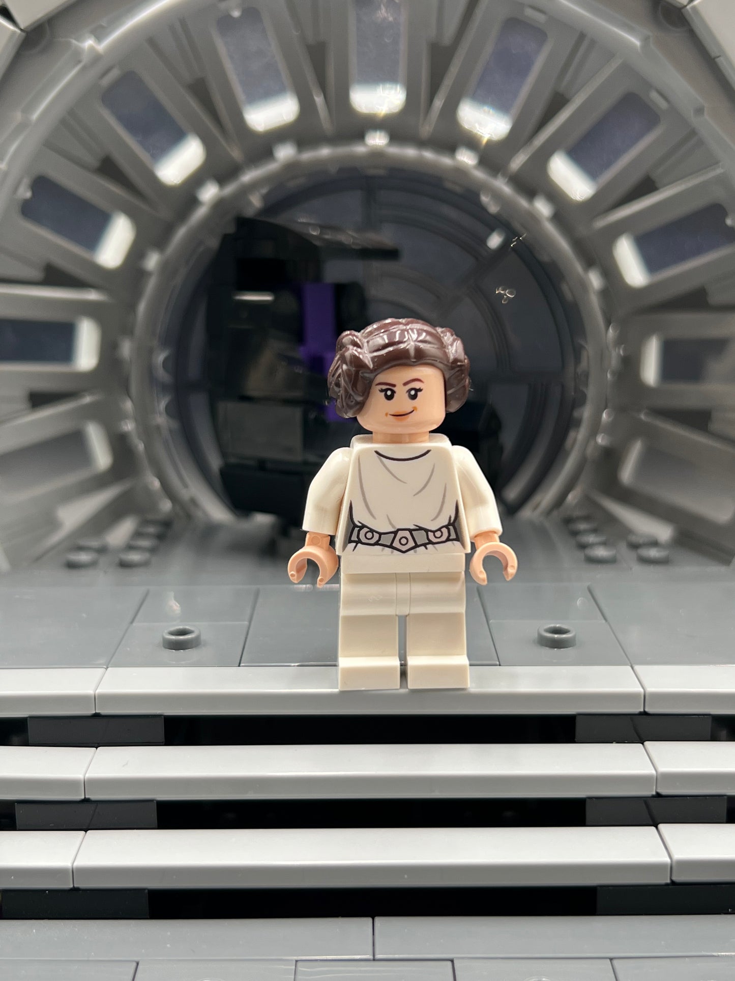 Princess Leia (White Dress, Detailed Belt, Crooked Smile) Item No: sw0994 LEGO Star Wars Minifigure Set 75339